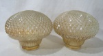 VIDRO - Duas cúpulas estilo bico de jaca na cor caramelo. Altura: 22 cm: diâmetro: 26 cm: Medida do encaixe da boca:10 cm.
