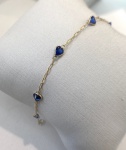 PULSEIRA INFANTIL CONFECCIONADO EM OURO AMARELO 18K, COM ZIRCONIA AZUL CORAÇÃO, PESO: 0,7g, TAMANHO: 13cm. VALOR DE MERCADO: R$ 900,00