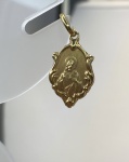 PINGENTE SAGRADO CORAÇÃO DE JESUS EM OURO AMARELO 18K 750, Pesando; 0,9g, Tamanho; 17mm VALOR DE MERCADO; R$ 600,00