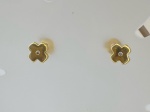 BRINCO CONFECCIONADO EM OURO AMARELO 18K, COM 2 DIAMANTES DE 1 PONTO CADA, PESO: 2,1g, VALOR DE MERCADO: R$ 1.500,00