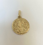 PINGENTE SÃO BENTO CONFECCIONADO EM OURO AMARELO 18K,  PESO: 1,8g, TAMANHO: 18mm, VALOR DE MERCADO: R$ 1.300,00