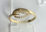 ANEL FOLHA CONFECCIONADO EM OURO AMARELO 18K, COM  ZIRCONIAS BRANCAS, PESO: 1,6g, TAMANHO DO ANEL: 19 VALOR DE MERCADO: R$ 1.280,00