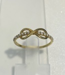 ANEL INFINITO EM OURO AMARELO 18K, COM ZIRCONIAS, PESO: 1,2g, TAMANHO DO ANEL: 16, VALOR DE MERCADO: R$ 1.000,00