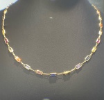 GARGANTILHA RIVIERA CONFECCIONADA EM OURO AMARELO 18K, COM ZIRCONIAS COLORIDAS QUADRADA, PESO: 6,0g, TAMANHO: 45cm. VALOR DE MERCADO: R$ 4.400,00