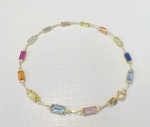 PULSEIRA RIVIERA CONFECCIONADA EM OURO AMARELO 18K, COM ZIRCONIAS COLORIDAS QUADRADA, PESO: 2,4g, TAMANHO: 18cm. VALOR DE MERCADO: R$ 2.200,00