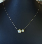 GARGANTILHA CONFECCIONADA EM OURO AMARELO 18K, COM 2 PEROLA NATURAL PESO: 2,1g, TAMANHO: 45cm. VALOR DE MERCADO: R$ 1.800,00