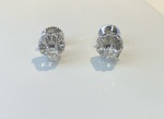 BRINCO SOLITÁRIO CONFECCIONADO EM OURO BRANCO 18K 750, COM 2 DIAMANTES 3,4mm COM 15 PONTOS CADA TOTAL: 0,30Ct, COR I-J  VVS1 SEM DEFEITOS, PESO: 2,0g. VALOR DE MERCADO: R$ 4.900,00