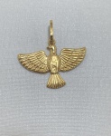 PINGENTE DIVINO ESPIRITO SANTO CONFECCIONADO EM OURO AMARELO 18K, 20X15mm, PESO: 0,7g, VALOR DE MERCADO: R$ 700,00