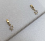 BRINCO PENDURADO CONFECCIONADO EM OURO AMARELO 18K, COM ZIRCONIA BRANCA EM FORMATO DE ESTRELA, PESO: 0,4g, VALOR DE MERCADO: R$ 500,00
