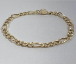 PULSEIRA ELO 3X1 CONFECCIONADO EM AMARELO 18K, PESO: 6,9g, FECHO BOIA, TAMANHO 22cm, VALOR DE MERCADO: R$ 4.150,00