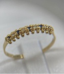 ANEL MEIA ALIANÇA CONFECCIONADO EM AMARELO 18K, COM 5 SAFIRAS, 4 DIAMANTES 1,5 PONTOS CADA, PESO: 1,4g, TAMANHO: 20,  VALOR DE MERCADO: R$ 1.200,00