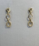 BRINCO PENDURADO CONFECCIONADO EM OURO AMARELO 18K, PESO: 1,4g, VALOR DE MERCADO: R$ 1.400,00