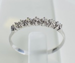 ANEL MEIA ALIANÇA  EM OURO BRANCO 18K, COM 8 DIAMANTES COM 1.5 PONTO POR PEDRA 12 PONTOS TOTAL  TAMANHO: 15, PESO: 1,3g, VALOR DE MERCADO: R$ 1.900,00