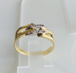 ANEL EM OURO AMARELO E OURO BRANCO 18K,  COM 4 DIAMANTES DE 1 PONTO, TAMANHO DO ANEL: 16, PESO: 2,8g, VALOR DE MERCADO: R$ 2.200,00