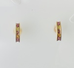 BRINCO ARCO IRES EM OURO BRANCO 18K, COM PEDRAS NATURAIS, PESO: 1,1g, VALOR DE MERCADO: R$ 1.500,00