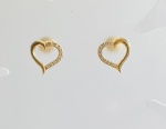 BRINCO CORAÇÃO OURO AMARELO 18K COM ZIRCÔNIAS  PESO: 1,1 GRAMAS. Valor de mercado: R$ 1.000,00