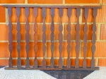 MOBILIÁRIO - Grade em madeira maciça em madeira nobre. Med. 72x107 cm.