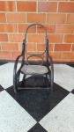 MOBILIÁRIO - Cadeira de balanço Thonet. Med. 102x54x110 cm. Necessita restauro.