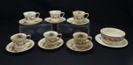PORCELANA INGLESA - Conjunto de 6 xícaras de café em tom creme, faixa azul com floral e ao centro faizão policromado, finalizado com frisos dourados. Med. 5 cm e 10 cm. Bicados, manchas. Acompanha açucareiro sem tampa.