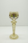 CRISTAL EUROPEU - Fritz Heckert - Taça em cristal da Bohêmia em tom mel, moldadas e pintadas a mão, modelo "Romano", cerca de 1870. Alt. 19,5 cm.