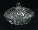 DEMI CRISTAL - Bombonier em demi cristal moldado. Med. 11x16 cm.