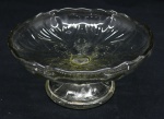 DEMI CRISTAL - Pequena fruteira em demi cristal moldado. Med. 9x18 cm.