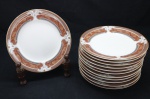 PORCELANA - Parte de jogo de jantar em porcelana SCHMIDT - Branca com faixa policromada e friso dourado. Composta de: 12 pratos sobremesa. Dia. 20 cm.