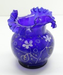 DEMI CRISTAL - Vaso floreiras em demi cristal em tom azul royal e borda de babados . Med. 13 cm.
