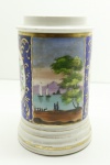 PORCELANA EUROPÉIA - Antigo pote de farmácia em porcelana branca, pintado a mão com cena paisagem e detalhes em dourado. Alt. 20 cm. Não possui tampa.