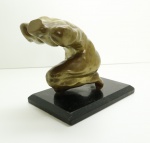 ESCULTURA - S. ARMAROLI, busto de torso masculino, base em mármore. Assinado. Med. 20x22x15 cm.