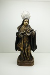 ARTE SACRA - Imponente Imagem de Santa Rita de Cassia em madeira entalhada e policromada, rica douração e resplendor em prata de lei e em sua mãos crucifixo. Alt. 56 cm.