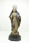 ARTE SACRA - Imagem de imagem sacra, madeira policromada, com rica douração e olhos em vidro. Acompanha coroa em prata de lei. Altura 58 cm.