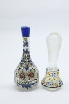 DEMI CRISTAL - Lote de 2 vasos floreiras em demi cristal incolor, pintados a mão com decoração policromada. Alt. 15 cm e 14 cm.