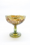 DEMI CRISTAL - Parte de compoteira em demi cristal, moldado em tom carnival glass. Med. 16x16 cm. Lascado na borda.