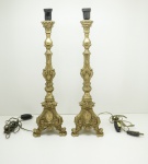 ABAJUR - Lote de par de tocheiros em resina com instalação eletrônica. Alt. 57 cm.