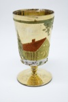 COLECIONISMO - Bela taça de coleção em demi cristal, no padrão veneziano. Corpo ricamente  dourado com aplicação de flores em relevo, pintados a mão. Alt. 13,5 cm.