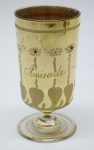COLECIONISMO - Bela taça de coleção em demi cristal, no padrão veneziano. Corpo ricamente  dourado com aplicação de flores em relevo, pintados a mão. Alt. 12 cm.