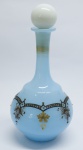 OPALINA - Bela licoreira em opalina decorada com delicada com pintura feita mão. Alt. 20 cm.
