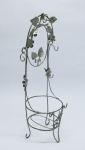 DIVERSOS - Suporte de garrafa e canecas, arama, decorada com folhas em metal espessurada a prata. Alt. 32 cm.