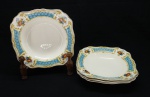 PORCELANA INGLESA - J&G Meakin (SOL) Porcelana em tom marfim, faixa verde, flores policromadas. Composta de: Lote de 4 pratos fundos. Med. 21,5 cm.
