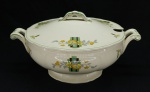 PORCELANA INGLESA - Sopeira redonda floral, friso vede. Med. 16x33x27 cm.