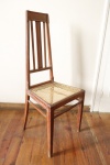 MOBILIÁRIO - Cadeira em madeira nobre, assento palhinha natural, estilo império. Med. 108x37x44 cm.