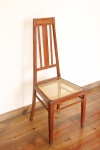 MOBILIÁRIO - Cadeira em madeira nobre, assento em palhinha natural, encosto ripado. Med. 107x43x37 cm.