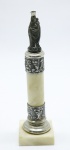 ARTE SACRA - Nossa Senhora da Glória, sobre pedestal de mármore branco com acabamentos em metal prateeado. Alt. 17 cm.
