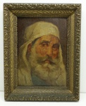 QUADRO - Antiga pintura sobre madeira, retrato Ancião, bela moldura em madeira dourada. Med. 23x17 cm e 31x26 cm.