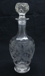 CRISTAL - Antiga licoreira, rica decoração floral. Alt. 26 cm.