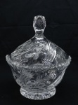 DEMI CRISTAL - Bombonier oval, lapidada, com motivos florais, polonês. Med. 26x21x15 cm.