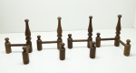 DIVERSOS - Lote de 4 suportes de pratos em madeira torneadas. Alt. 15 cm.