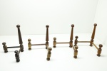 DIVERSOS - Lote de 4 suportes de pratos em madeira torneadas. Alt. 19 cm.