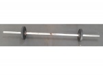 Barra de ferro maciço com 2 anilhas de 3 kg. Com. 118 cm.